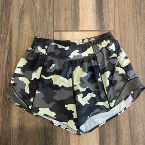 Lululemon Hotty Hot High Rise Size 6